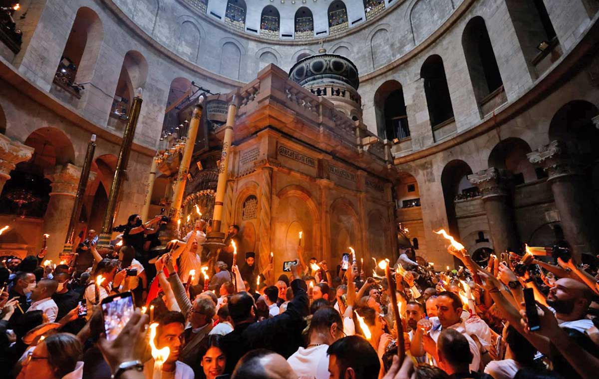 sepulcher tomb fire