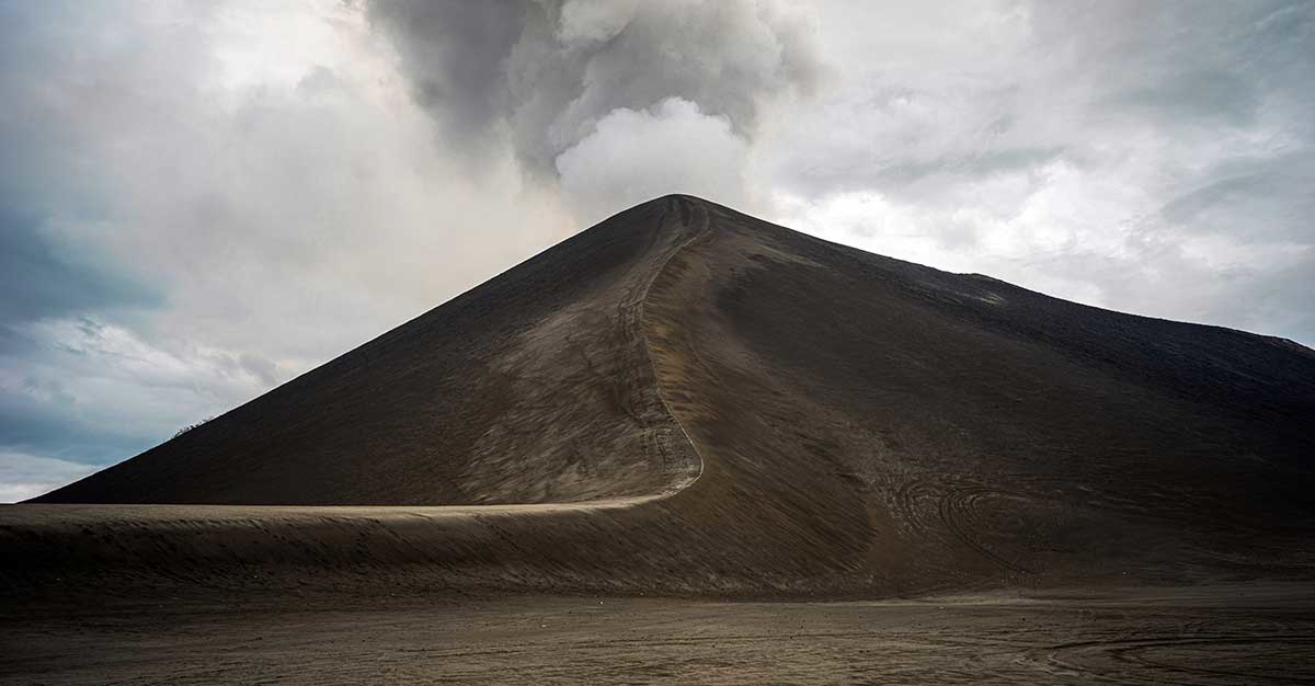 vanuatu volcanic archipelago pidgin languages