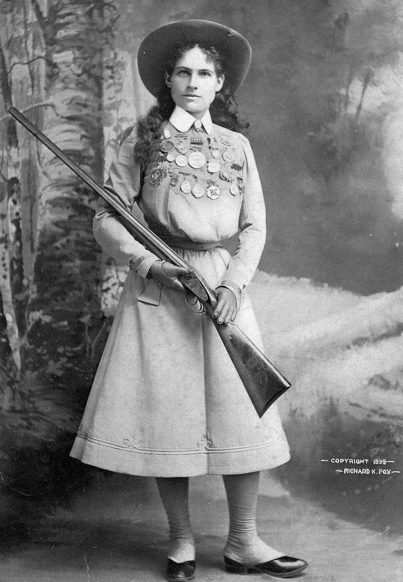 annie oakley 1899 portrait