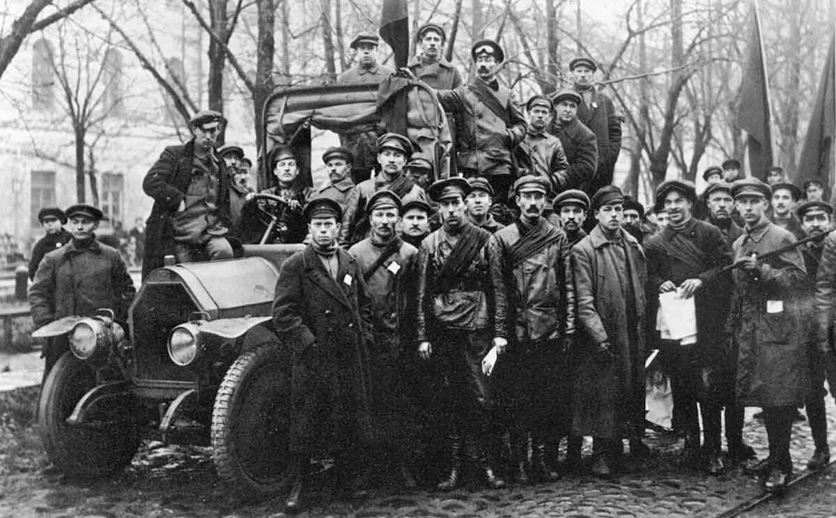 bolshevik red guard unit petrograd 1917