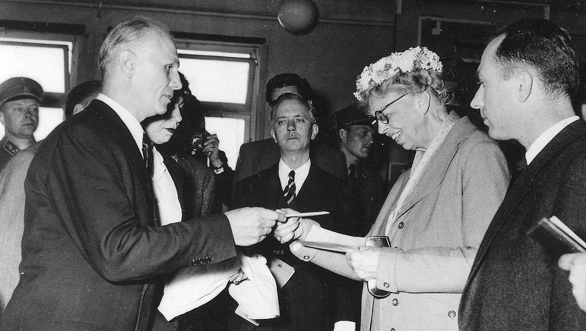 eleanor roosevelt refugee camp