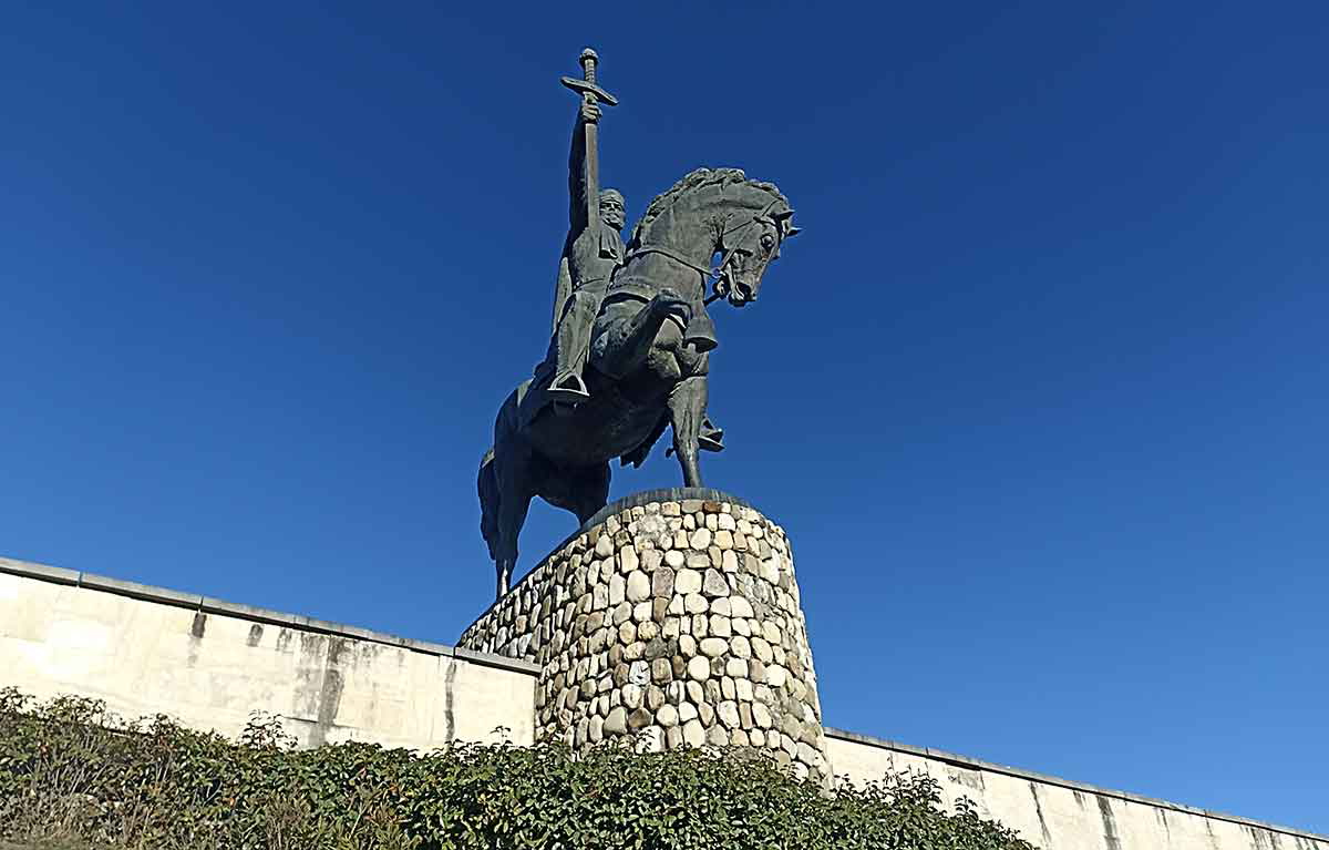erekle ii monument telavi