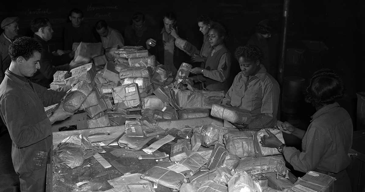 female batallion sorting mail christmas wwii