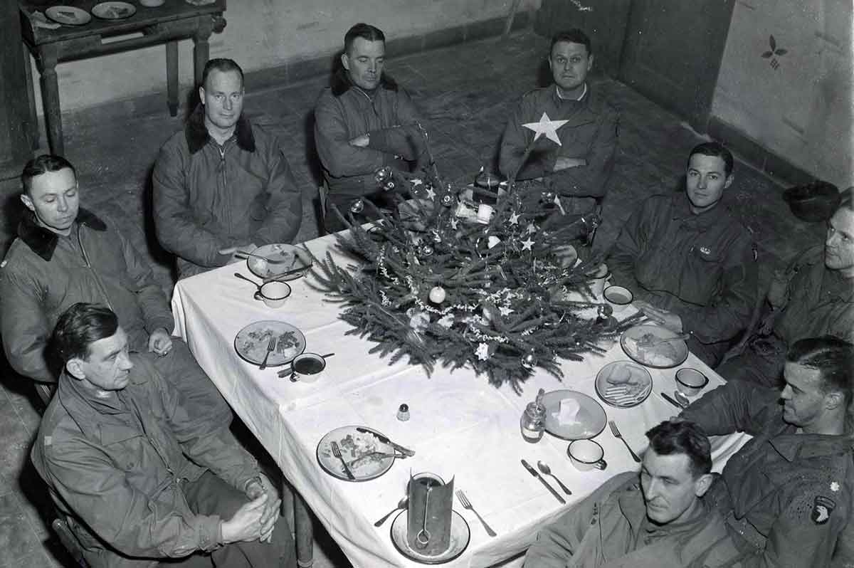 generals eating around christmas tree