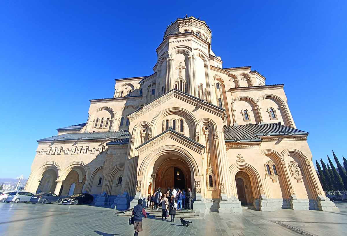 holy trinity cathedral tbilisi