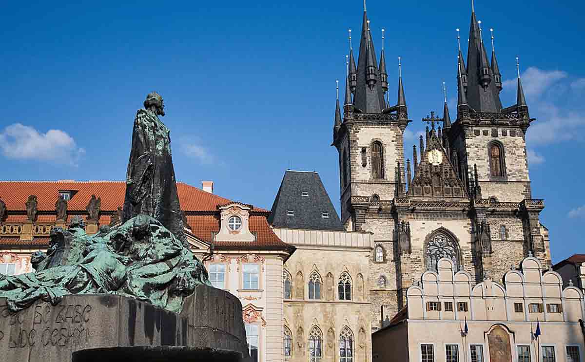 jan hus statue prague