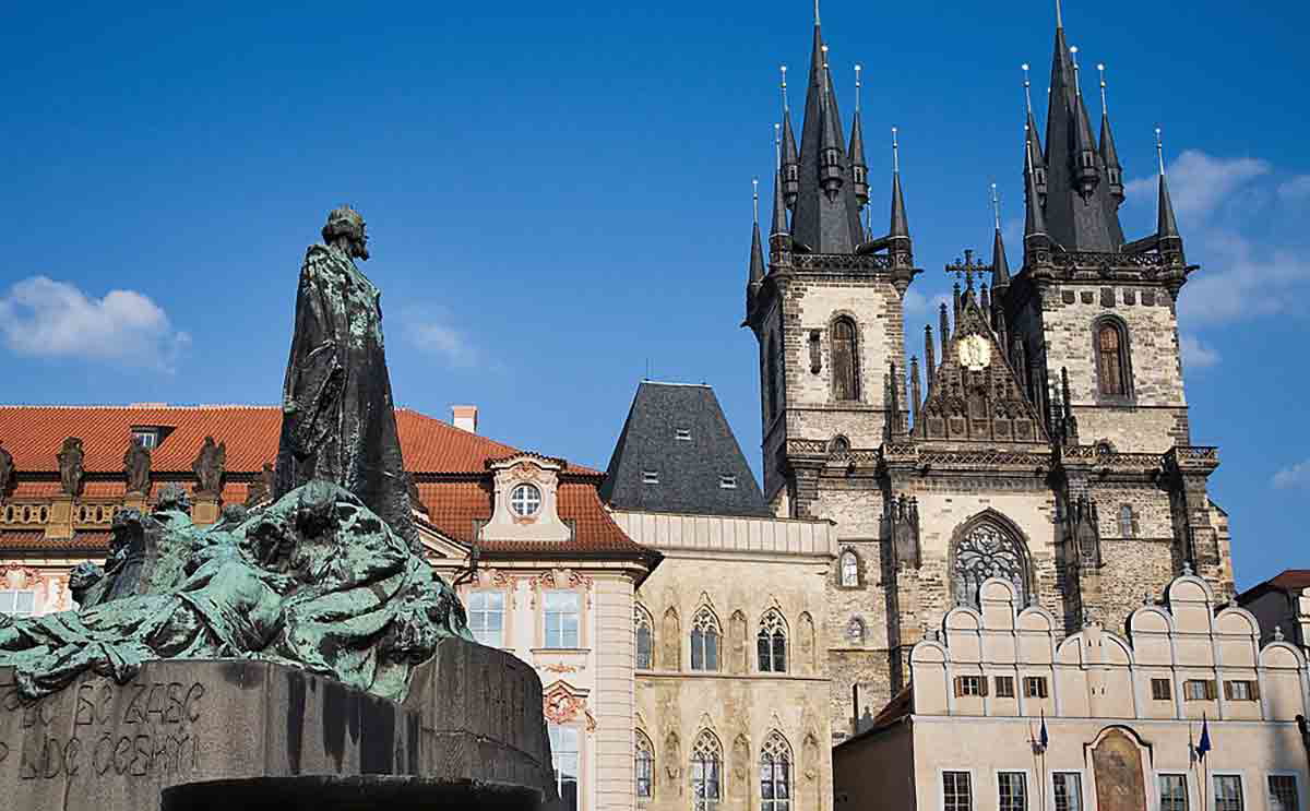 jan hus statue prague