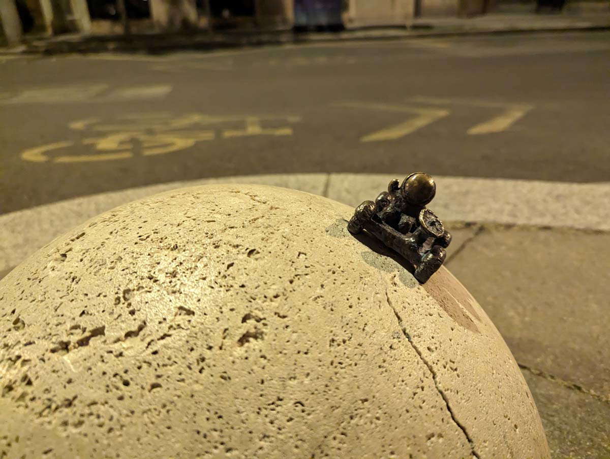 lunar rover budapest statue