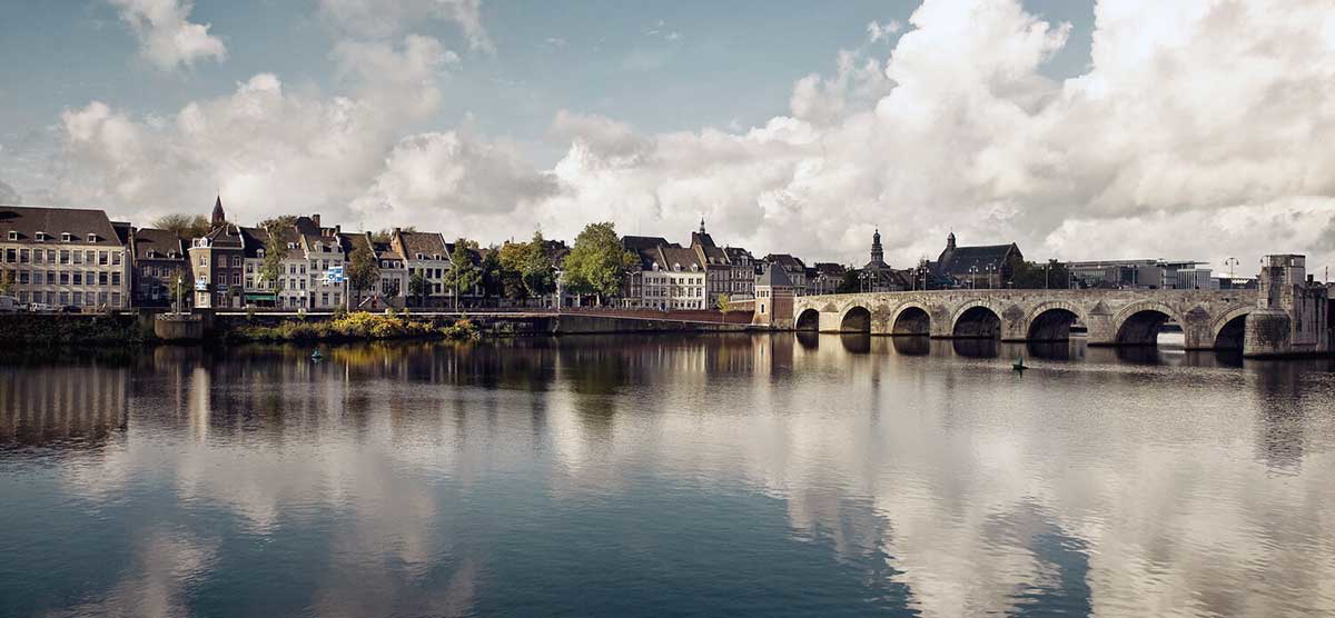 maastricht bridge photo
