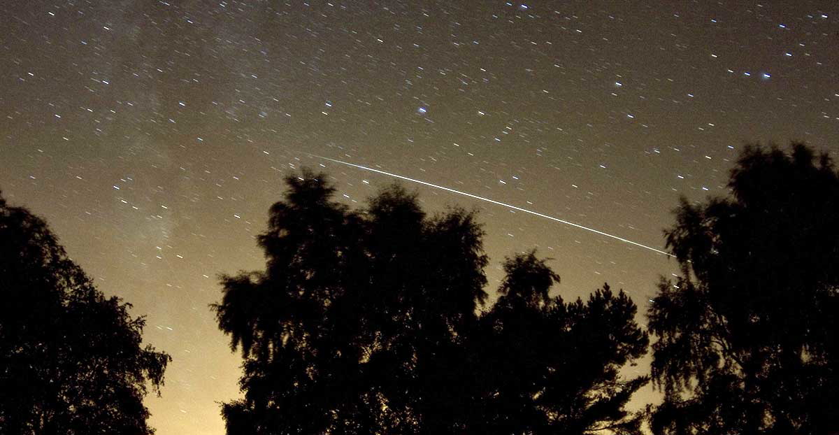meteor shower night sky