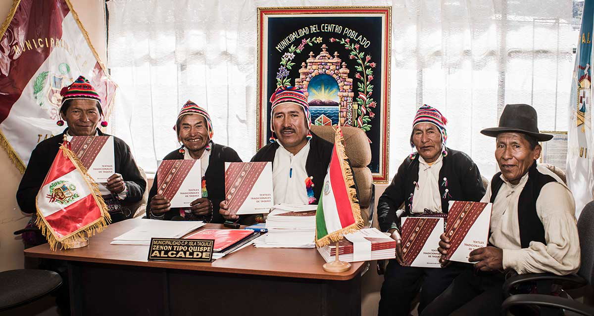 peru ministry culture traditional textiles taquile book
