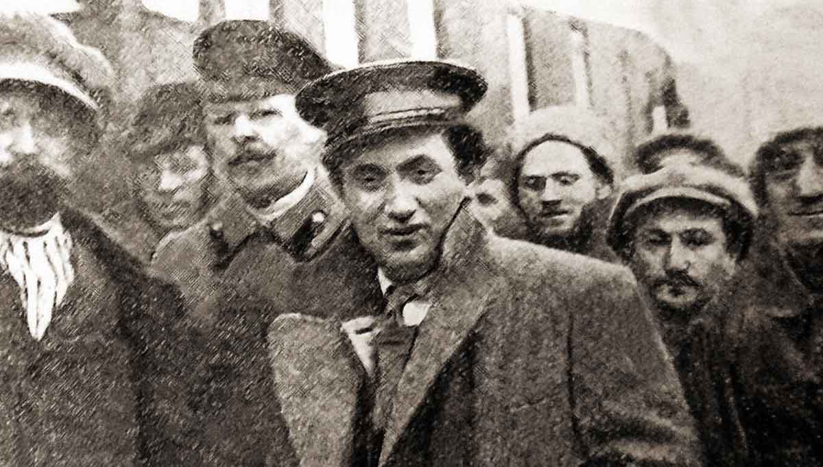 petrograd soviet.political commisars