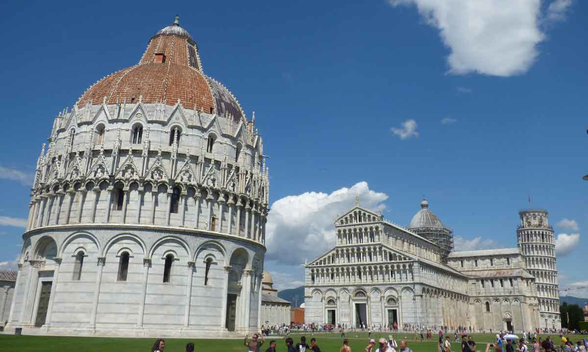 pisa leaning cathedral tower italy