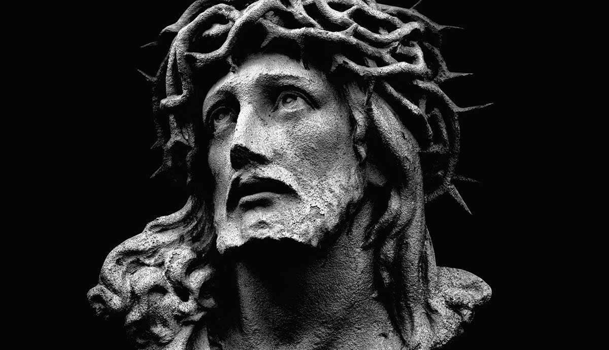 sculpture of jesus christ
