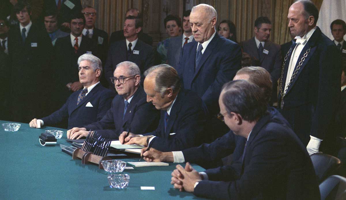 signing of paris peace accords