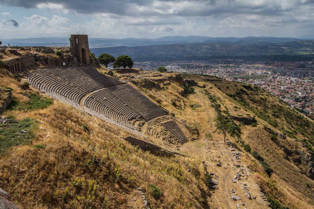 steep amphithetre pergamon turkiye