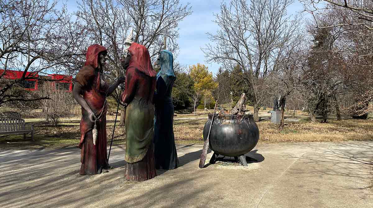 three witches sculpture