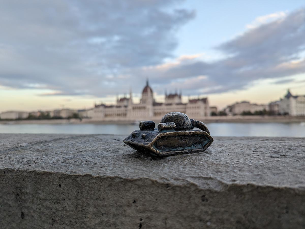 tiny tank budapest statue