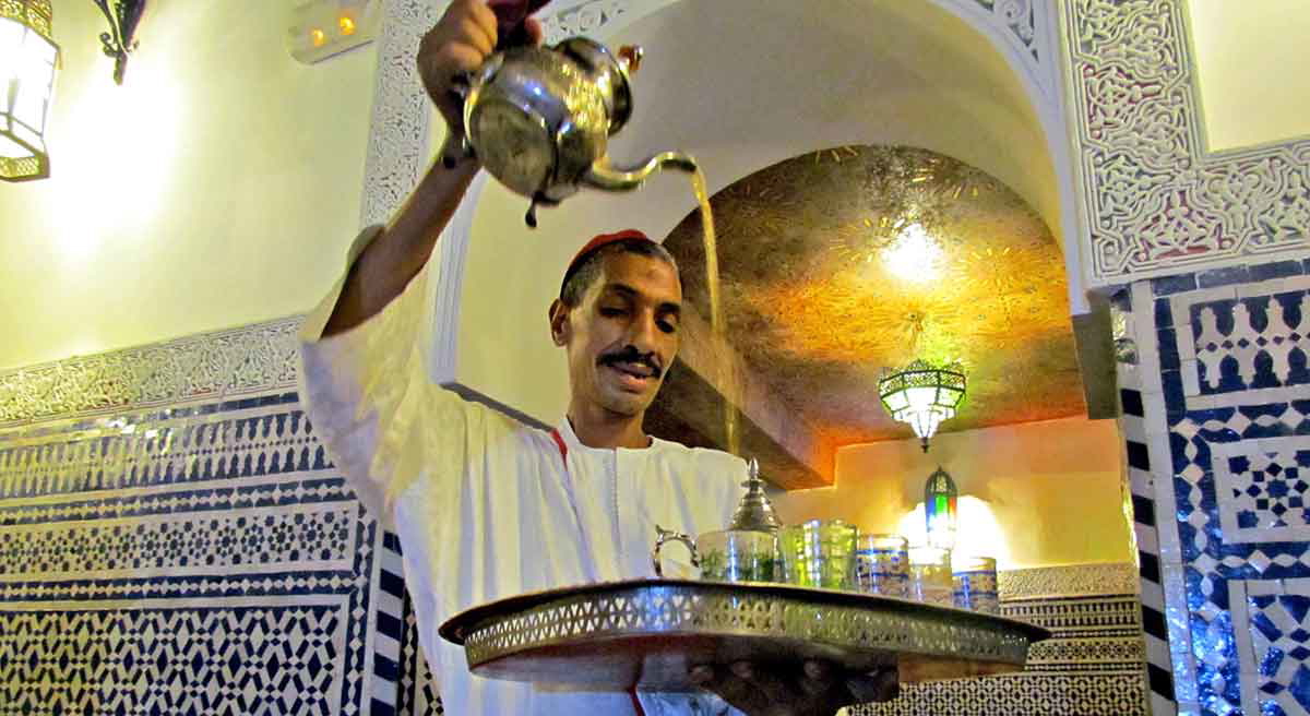 traditional tea pouring fez morocco
