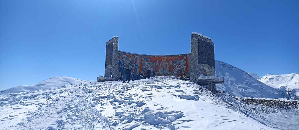 treaty georgievsk monument