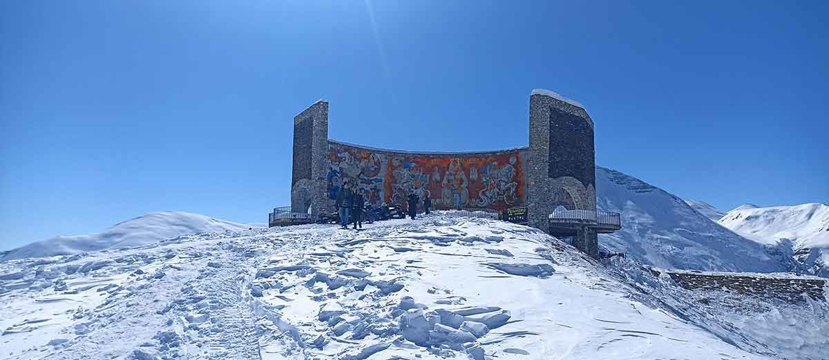 treaty georgievsk monument
