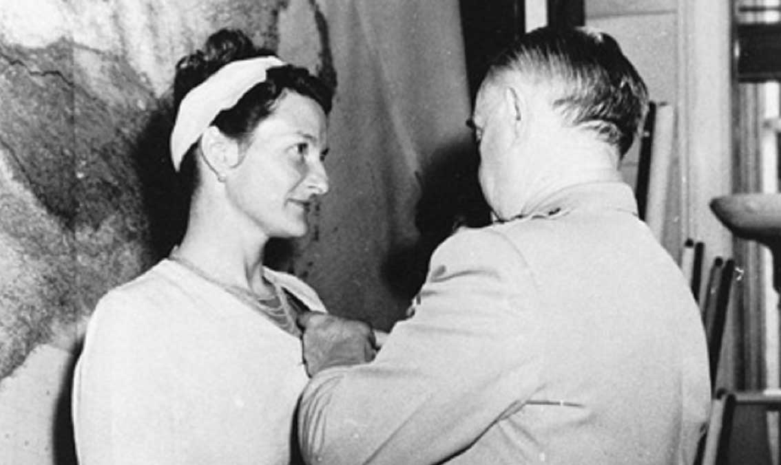 virginia hall receiving distinguished service cross photo
