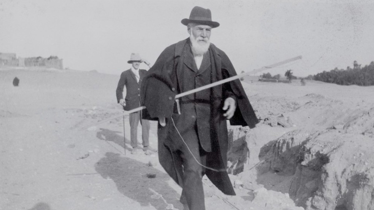Flinders Petrie at Abydos 1922