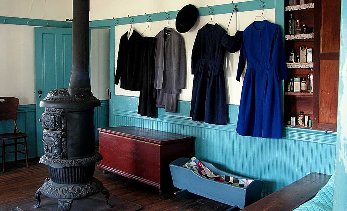 amish farmhouse