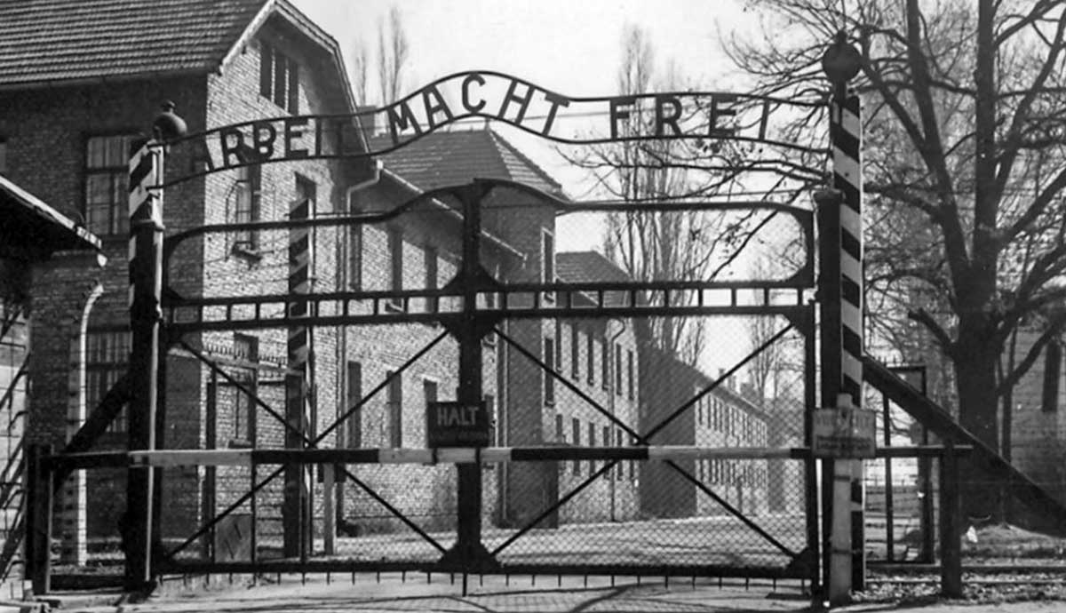 auschwitz main gate