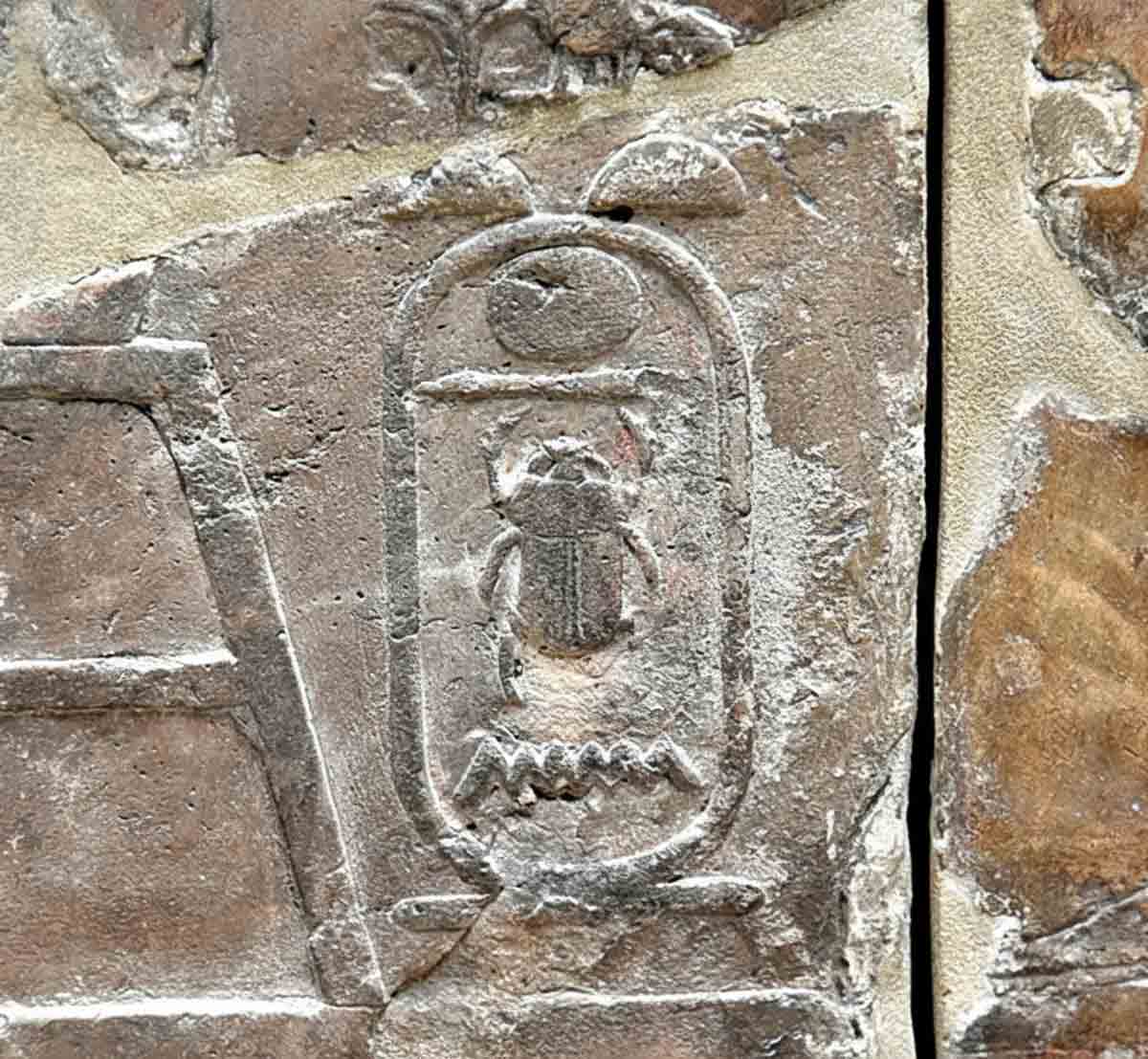 bas relief thutmose II hatshepsut temple