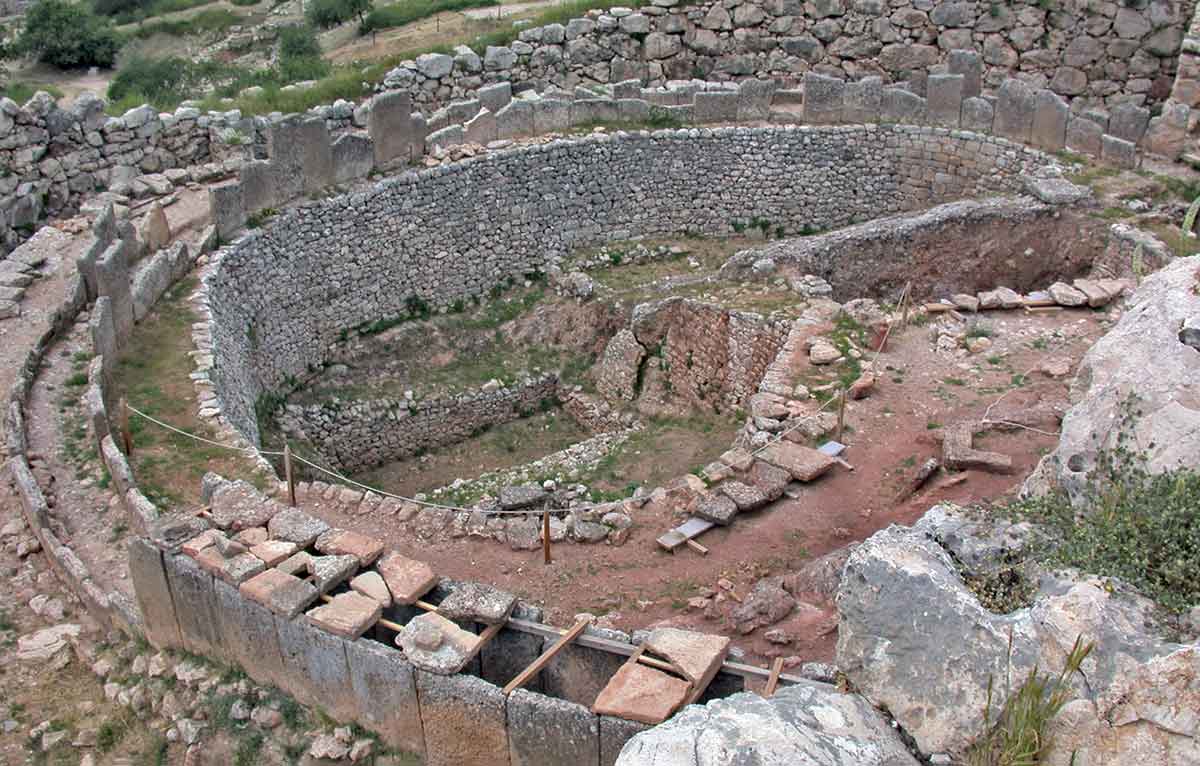 grave circle a