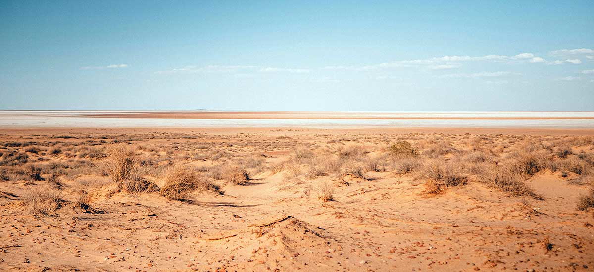 lake eyre desert australia