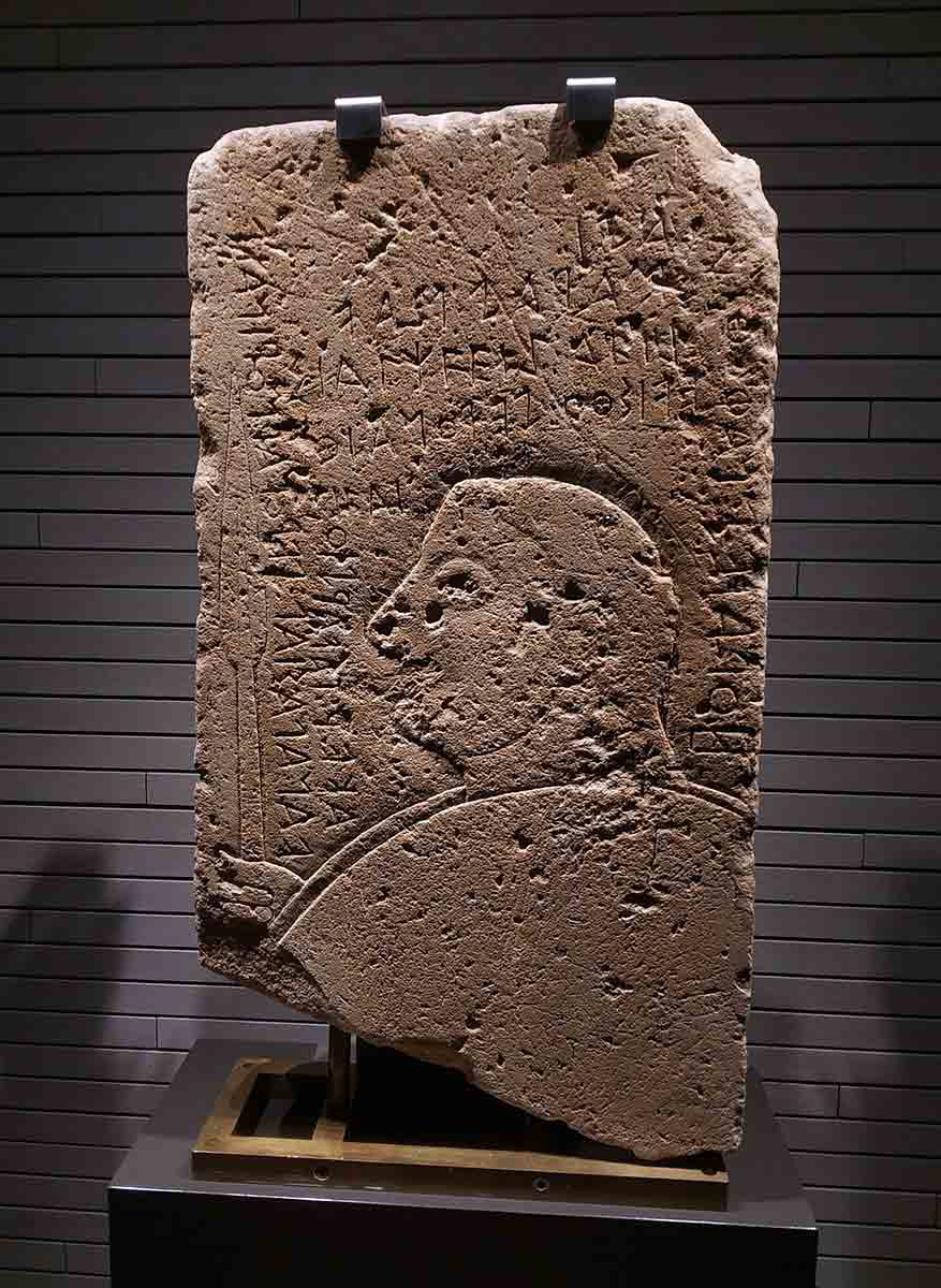 lemnos stele etruscan inscription sixth century bce giovanni dall_orto wikimedia commons