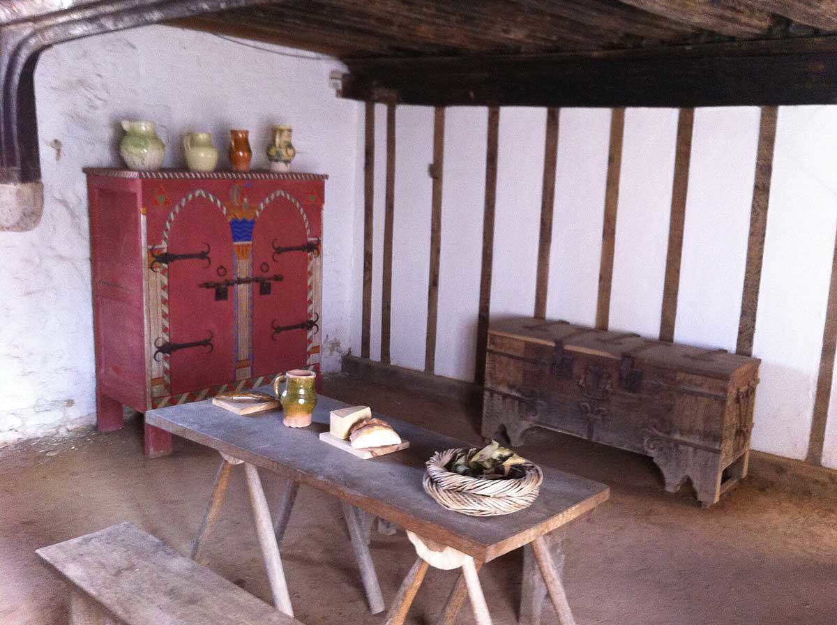 medieval merchant house hall feudalism