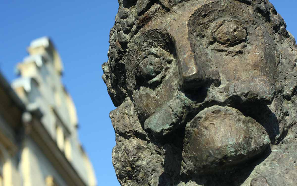 statue of vlad iii