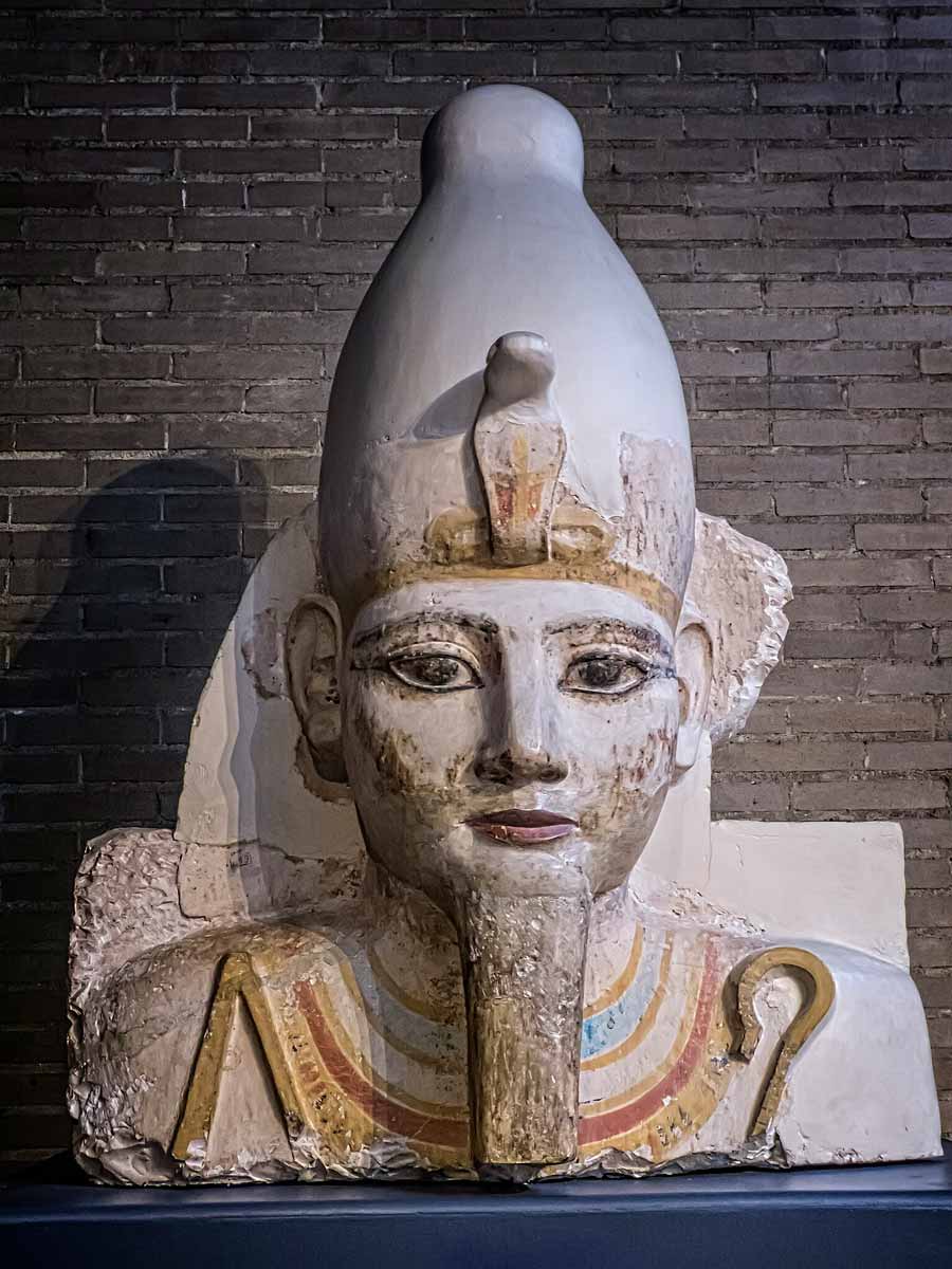 statue ramessess II