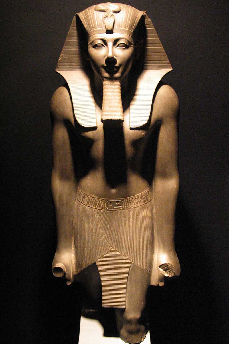 thutmose iii basalt statue