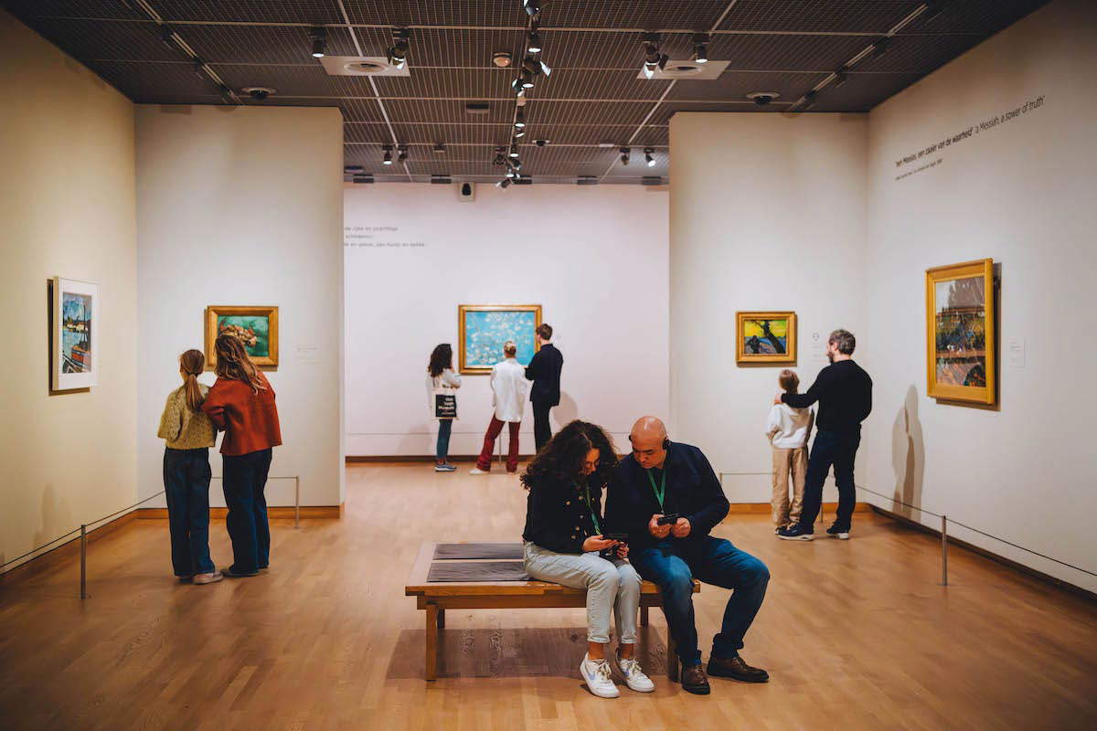 van gogh museum interior