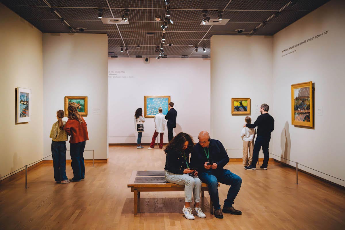 van gogh museum interior