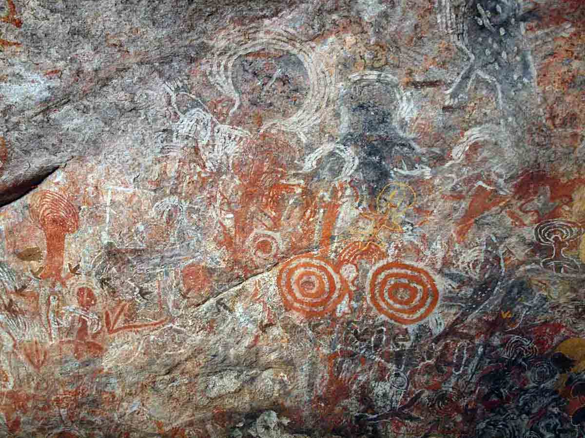 walinynga cave hill aboriginal rock painting