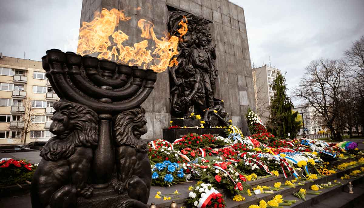 warsaw ghetto monument