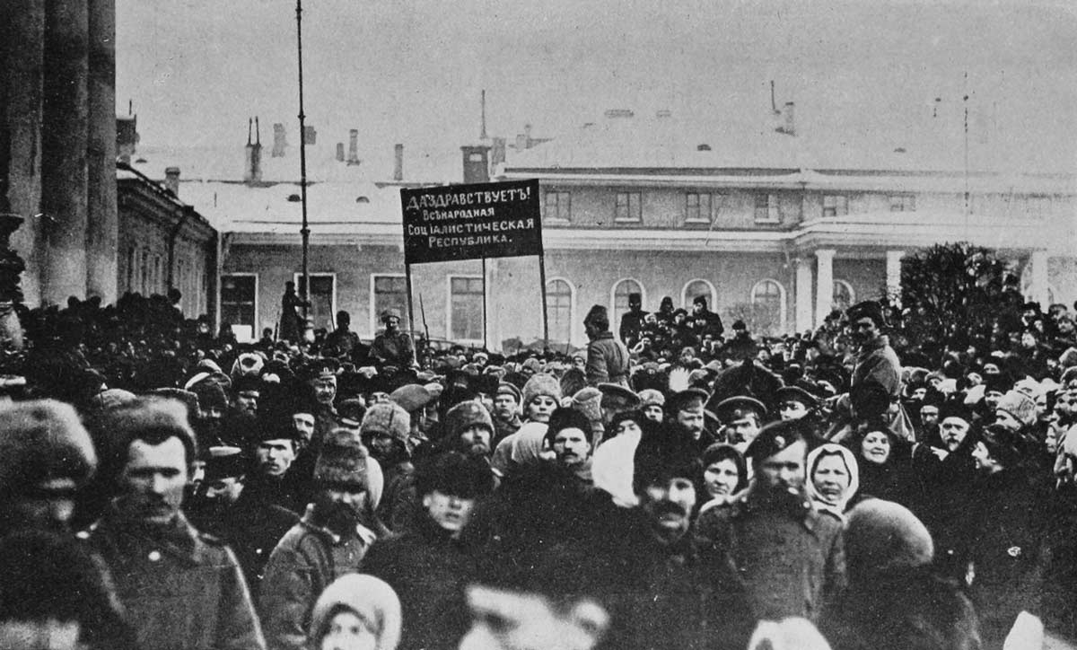 workers protest petrograd