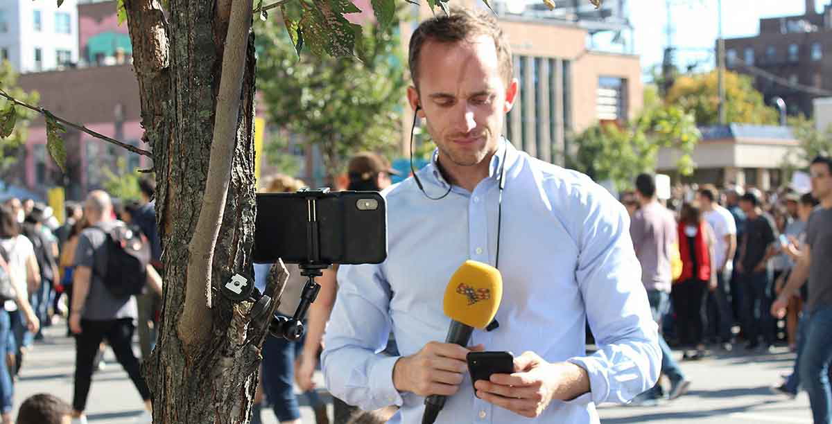 4. journalist with iphone