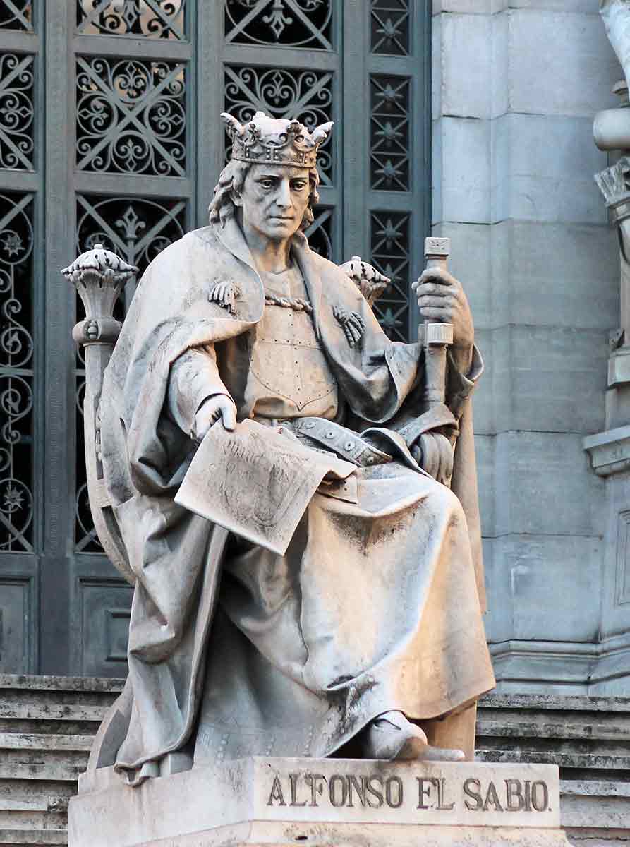 alfonso x statue medieval king