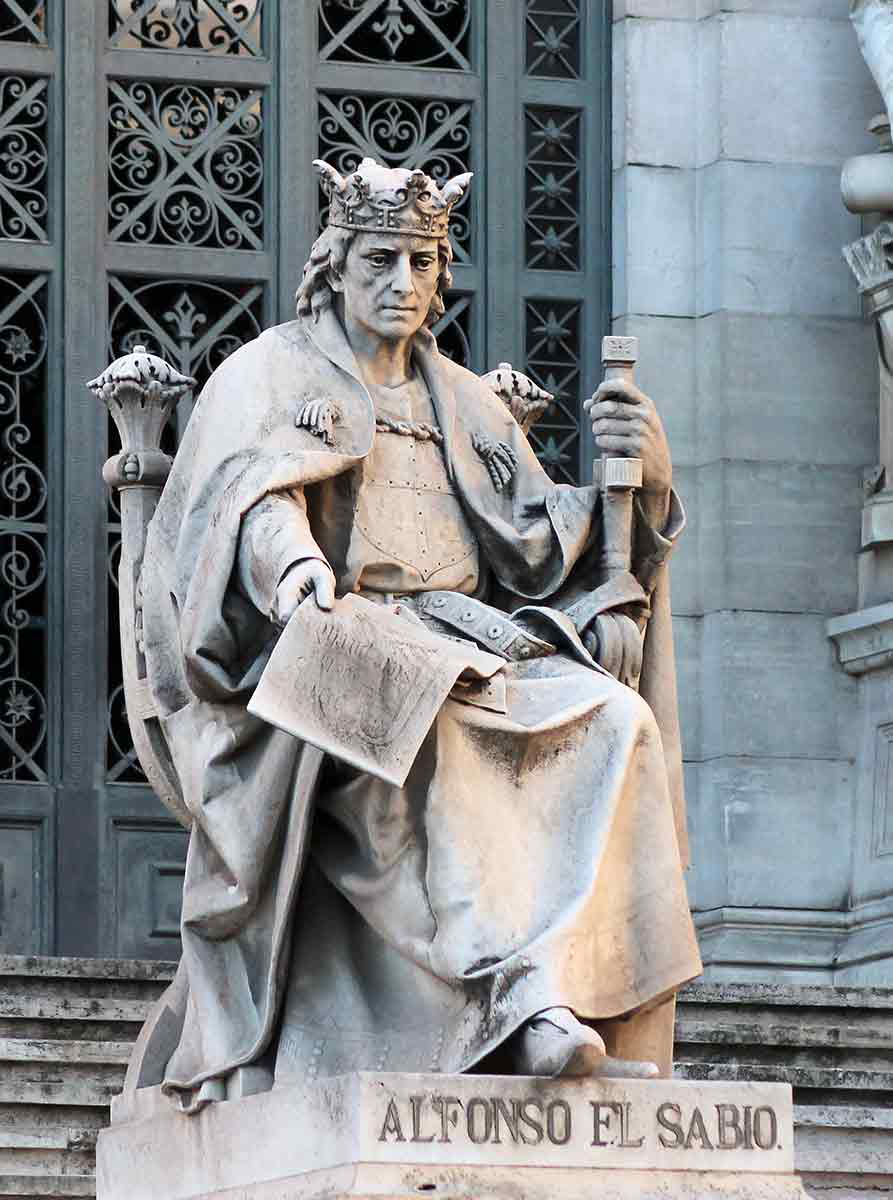 alfonso x statue medieval king
