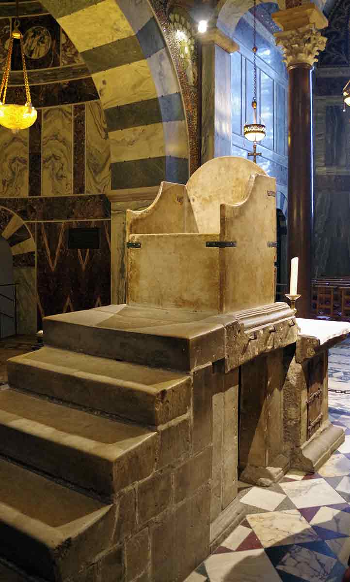 charlemagne throne