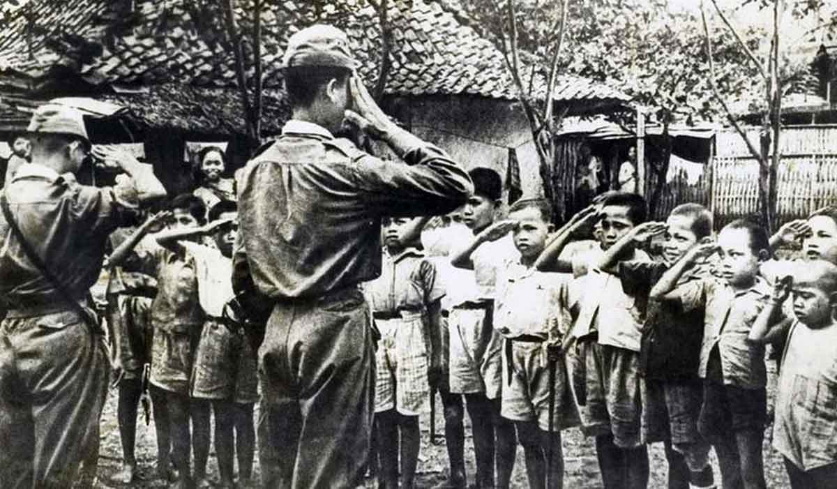 japanese indonesians saluting