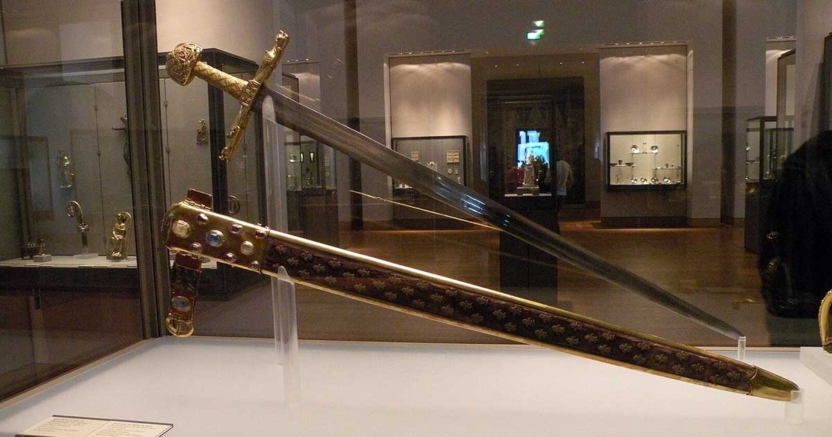 joyeuse legendary sword