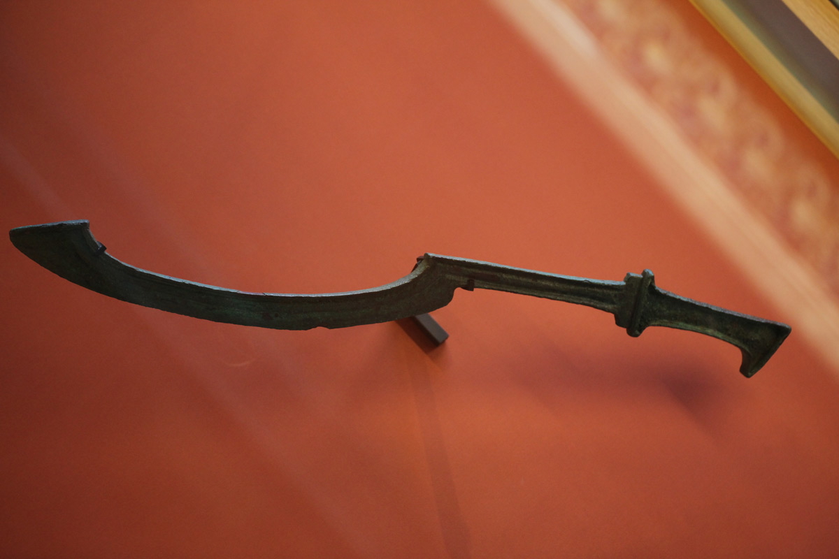 khopesh louvre museum