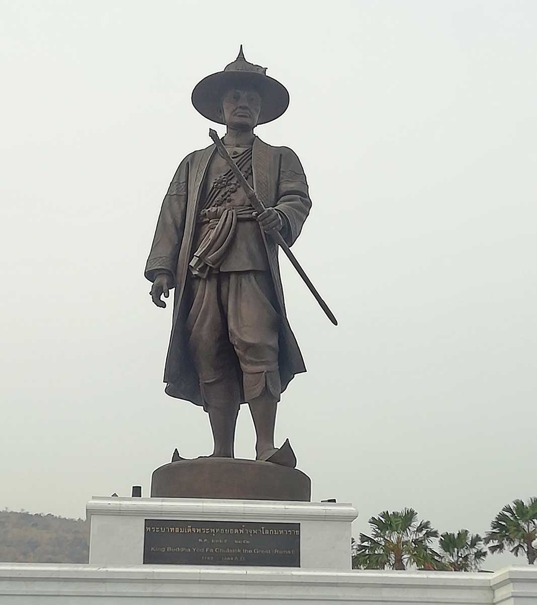 king rama i statue